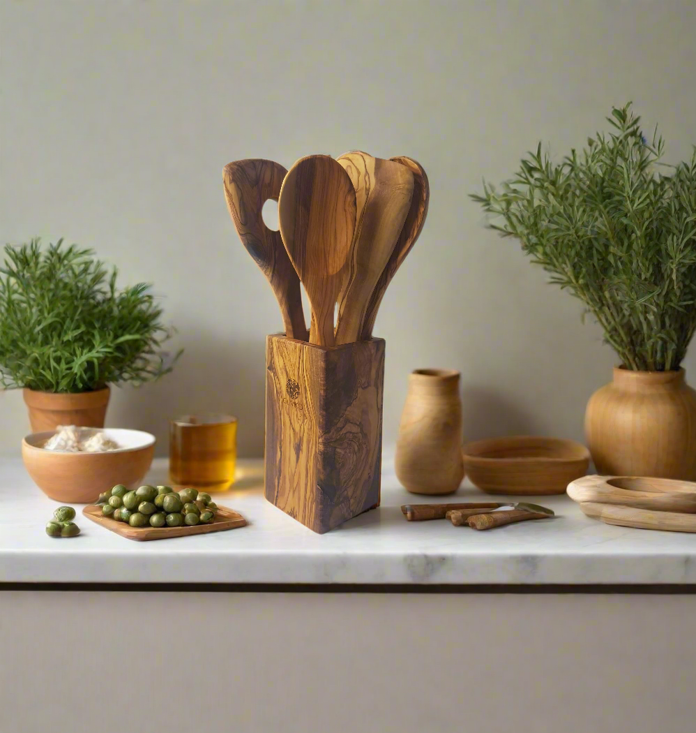 Ensemble d'ustensiles en bois d'olivier artisanal avec support : 1 spatule, 1 fourchette et 3 cuillères