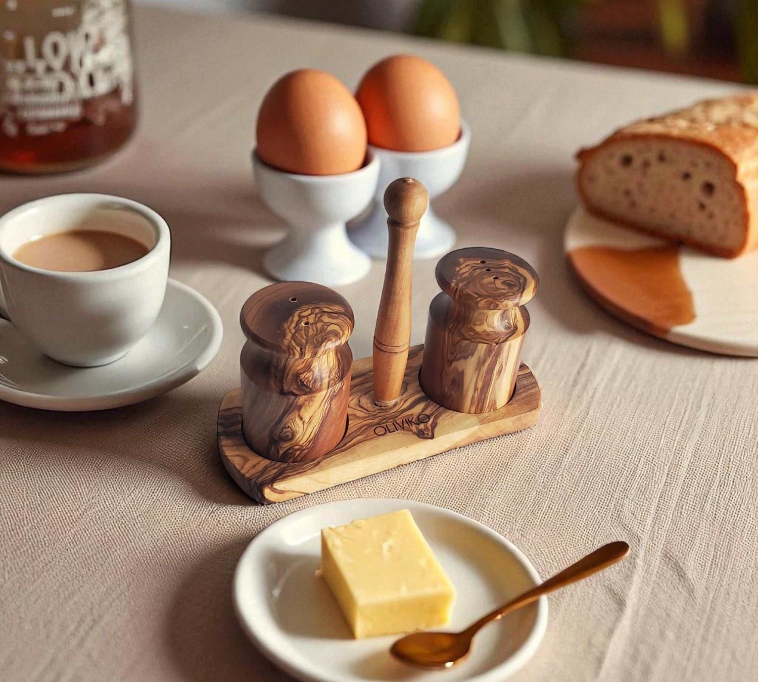 🧂 OLIVE WOOD SALT AND PEPPER SHAKERS