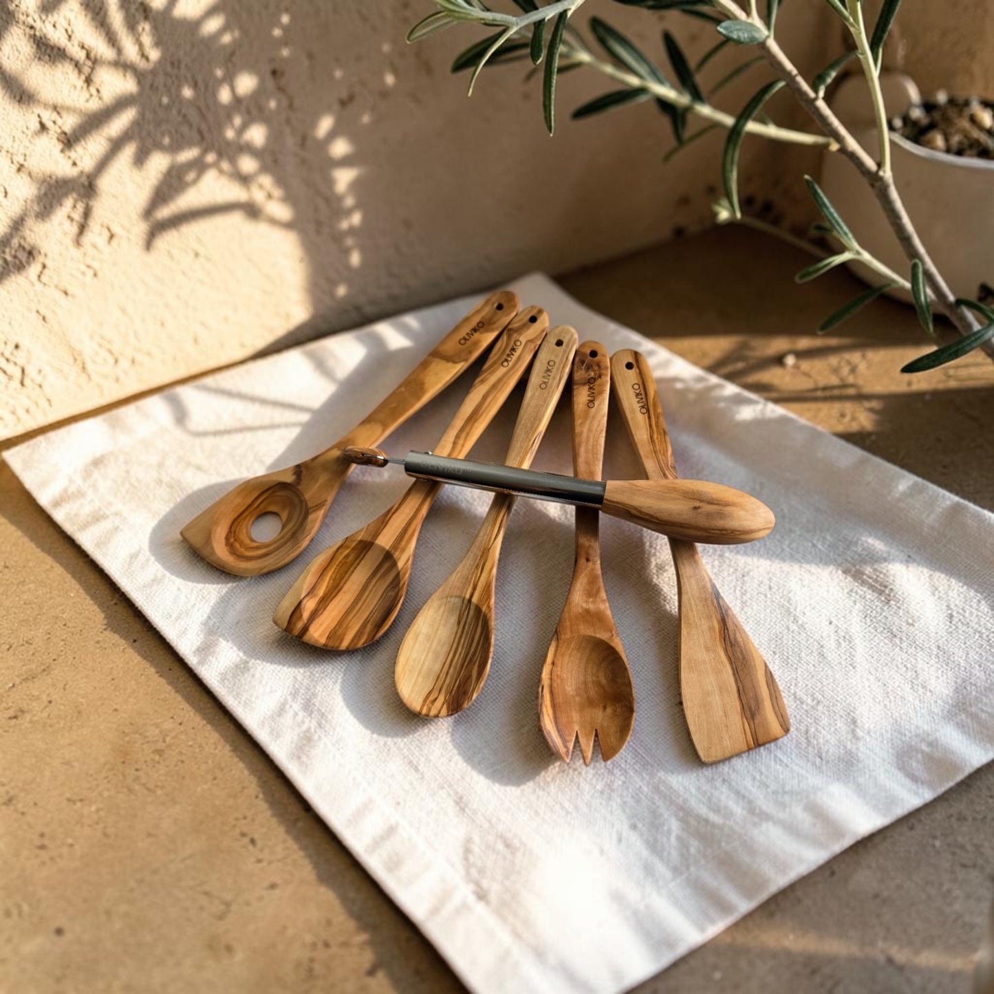 OLIVIKO Olive Wood Kitchen Set – 6 Piece with Salad Tongs