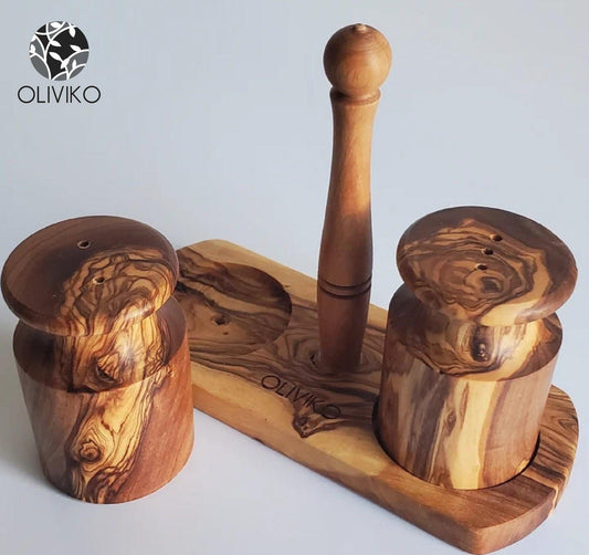 Salière et poivrière en bois d'olivier faites à la main